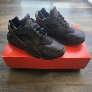 Black Nike Air Huarache Womens Size 8
